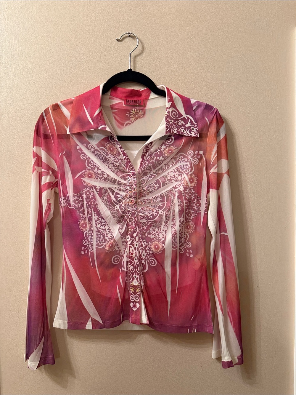 Women's Long-Sleeve Button-Down Shirt in Pink & white Print